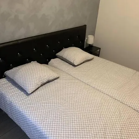 Apartment Equipe Pour 5 Pers Vénissieux